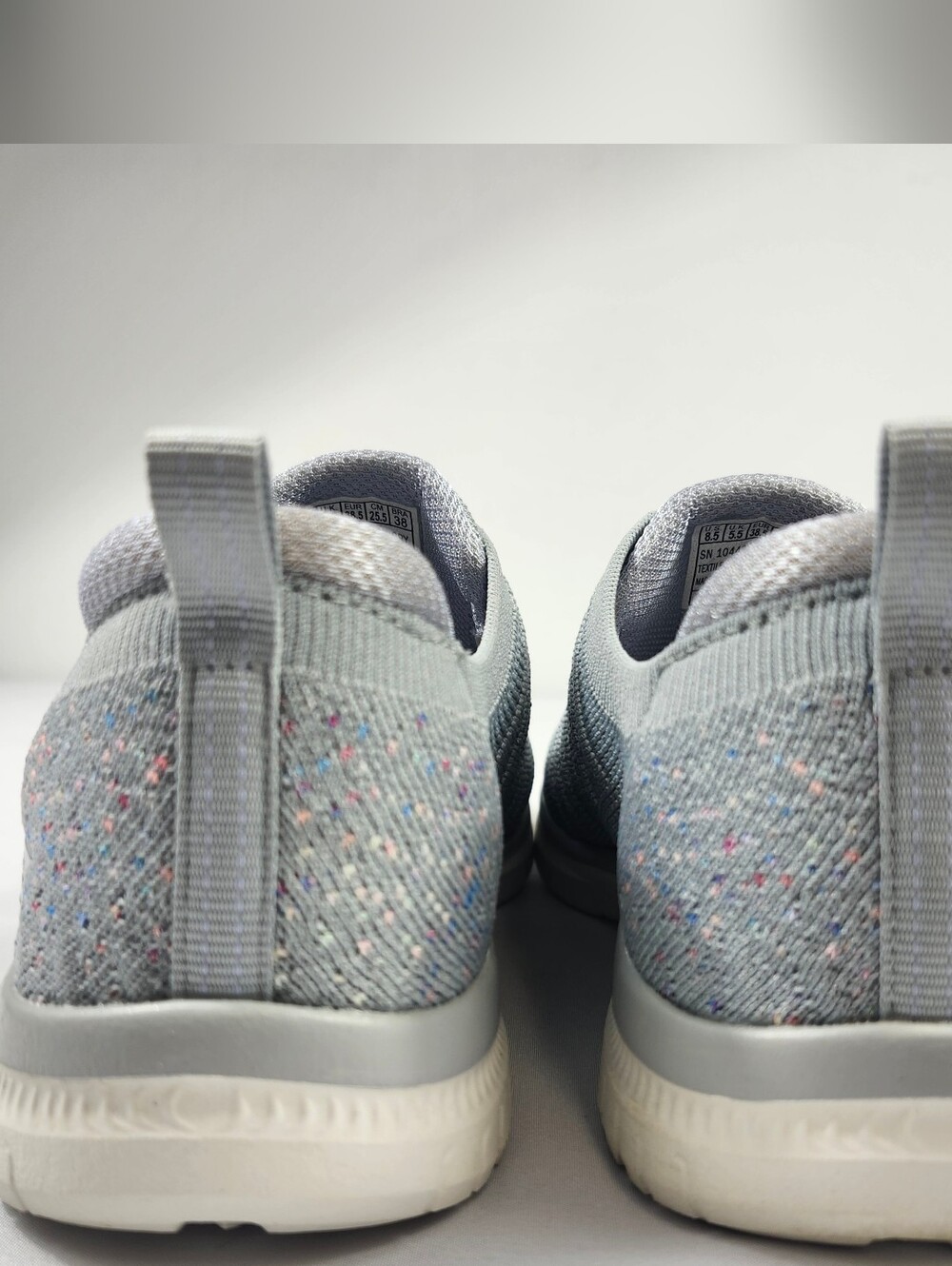 Skechers Women’s 8.5 Light Grey Knit Slip-On Memory Foam Sneakers Shoes - Picture 5 of 9